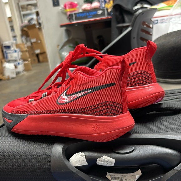 NWOB Nike Kyrie Flytrap 6 University Red DM1125-600 - Picture 2 of 4